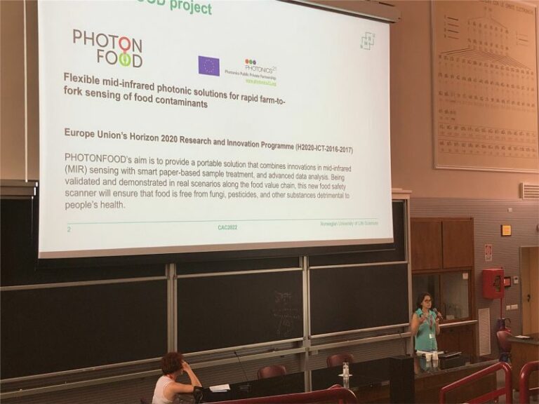 Valeria Tafintseva presenting PHOTONFOOD.